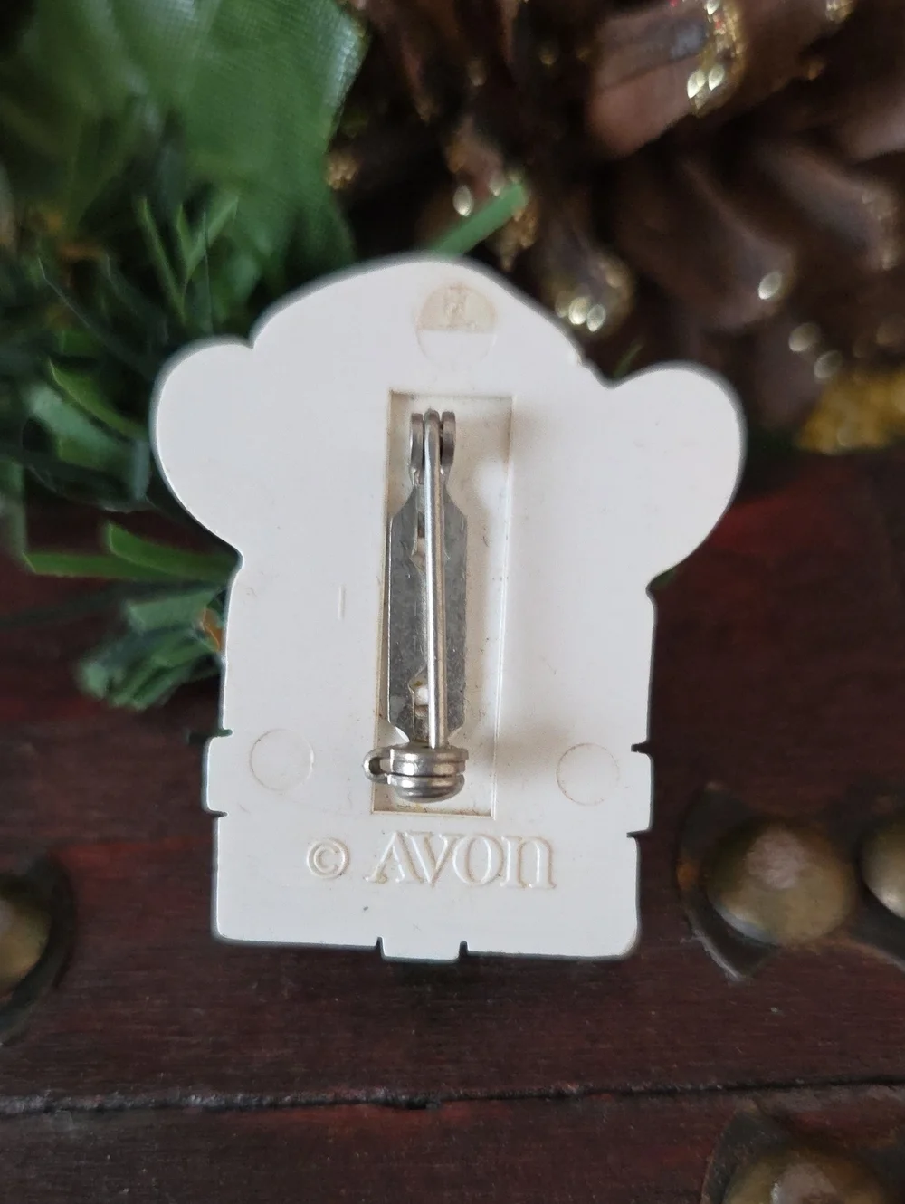 *1981* AVON Suprise Mouse Holiday Pin